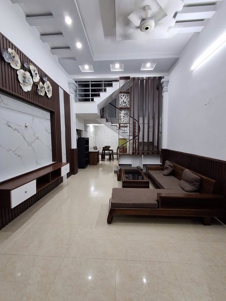 Nhà riêng 52m² tại Lê Hồng Phong, Hải Phòng - Giá chỉ 2.78 tỷ, sẵn sàng vào ở!