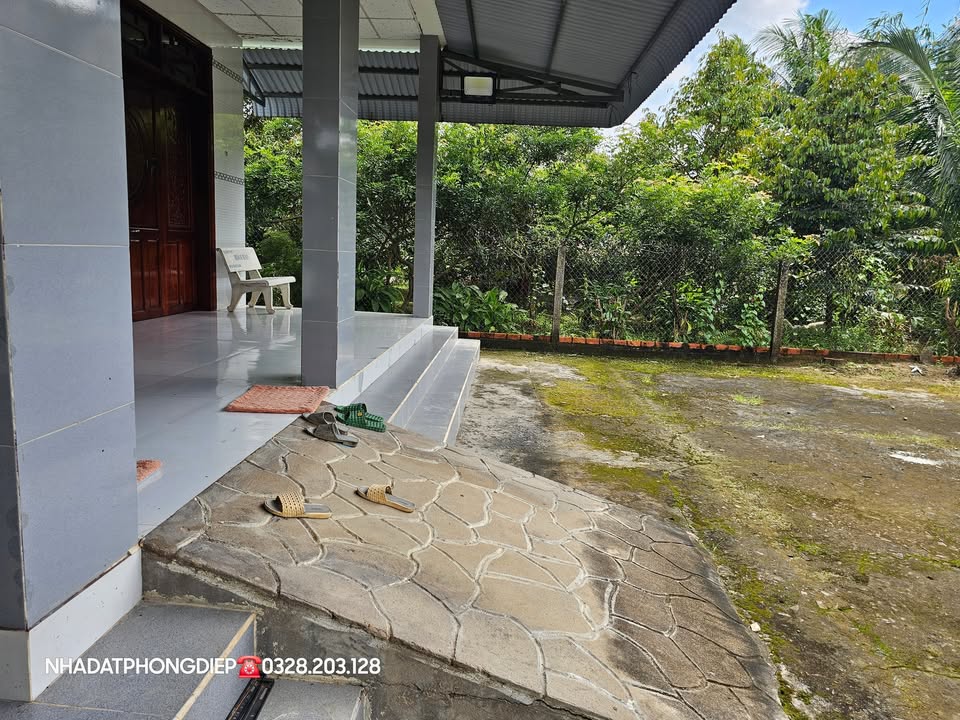 Nhà Hòa Nghĩa Chợ Lách 1500m² giá 1.9 tỷ - Sẵn sàng vào ở ngay!