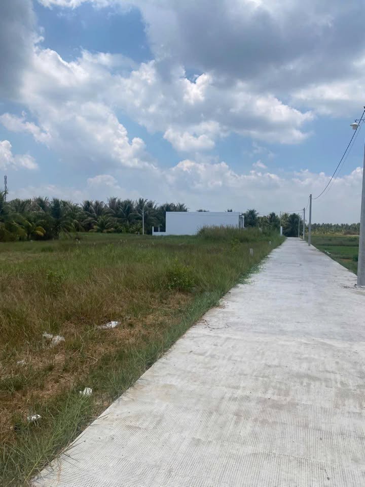 Bán đất nền liền kề tại xã Hữu Định, Châu Thành, Bến Tre - Giá chỉ 2.9 triệu/m²!