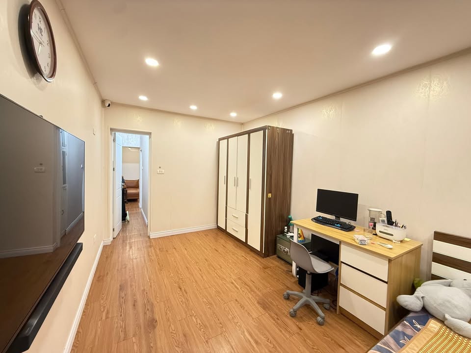 Căn hộ Tập thể C1 Tân Mai 40m² giá 3 tỷ - Lô góc 2 mặt thoáng, sổ đỏ chính chủ!