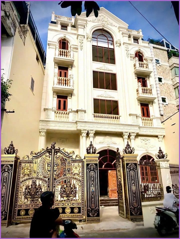 Tòa Nhà Cho Thuê Mặt Tiền Nguyễn Đình Chính, 180m² giá 200 triệu - Vị trí đắc địa, phù hợp với doanh nghiệp lớn!