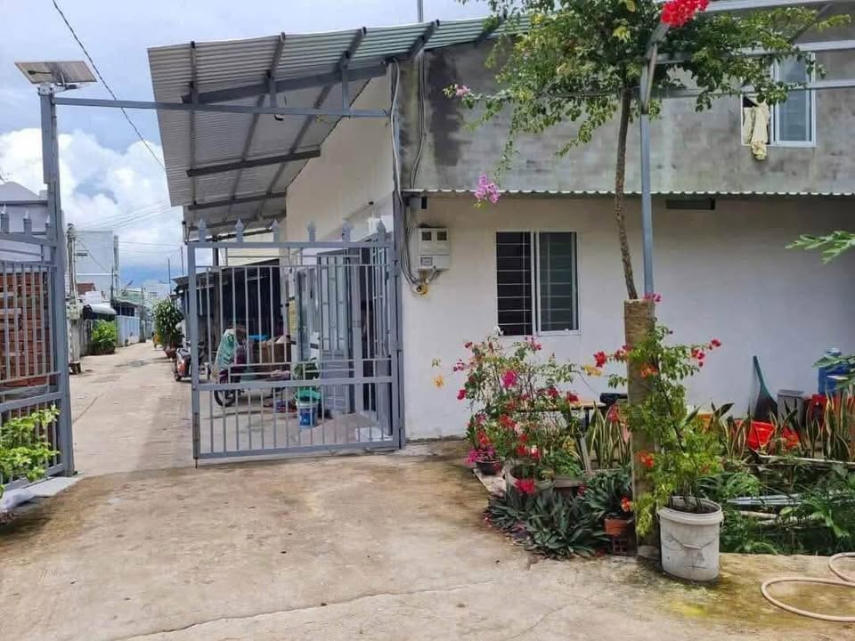 Nhà cho thuê hẻm 472 Quốc Lộ 1, Sóc Trăng 2,4 triệu - Không gian thoáng mát, tiện nghi đầy đủ!