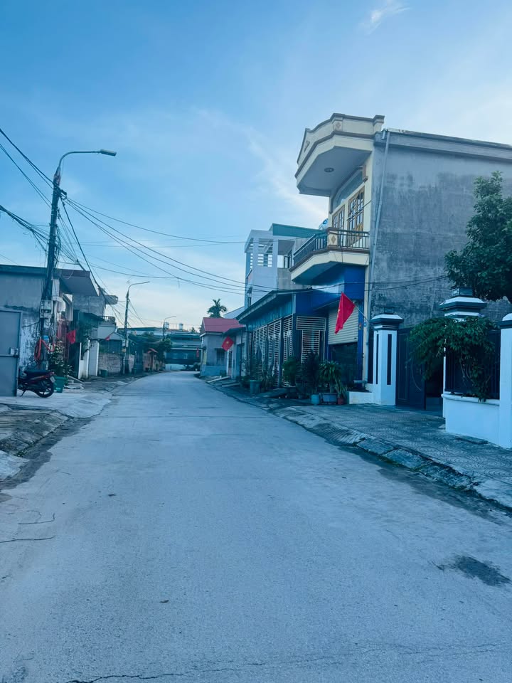 Đất nền Yên Thanh Uông Bí 160m² giá 1.6 tỷ - Kinh doanh thuận lợi, nở hậu!