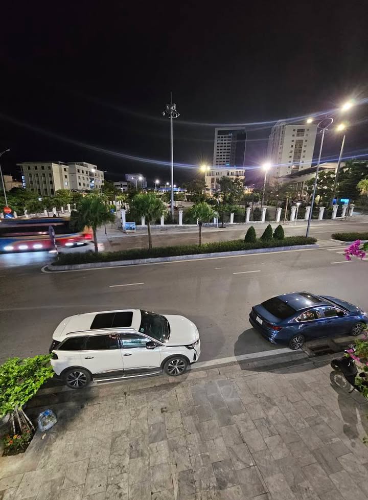 Nhà 5 tầng mặt đường Nguyễn Văn Cừ, Hạ Long 100m² giá thỏa thuận - Kinh doanh đắc địa!