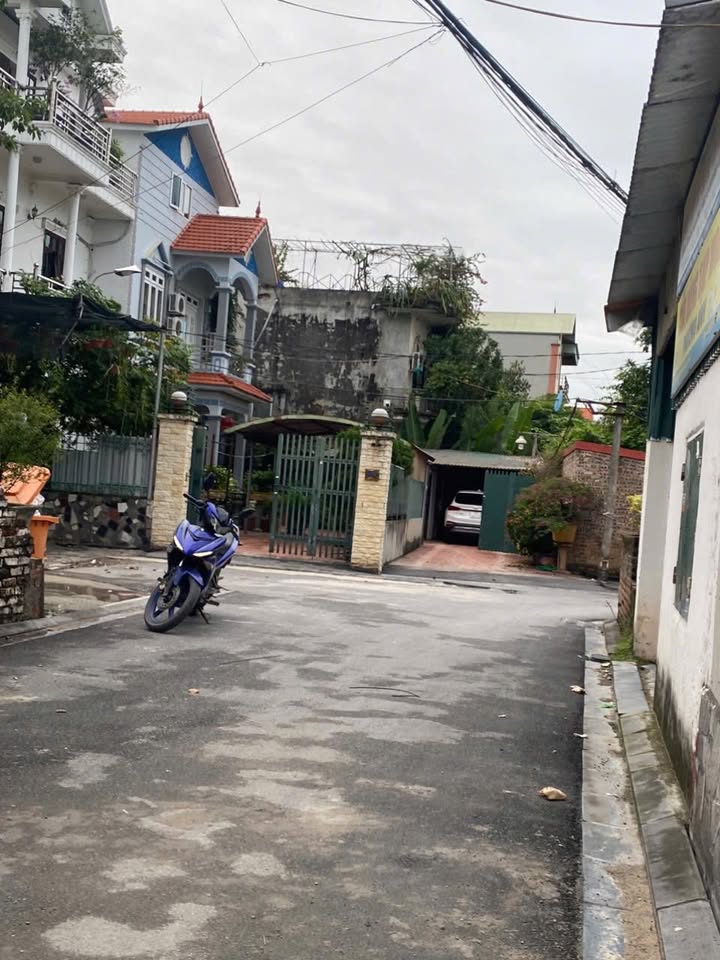 Đất nền Hồng Nam 51m² giá 4 tỷ - Nhà cấp 4 sẵn, vào ở ngay!