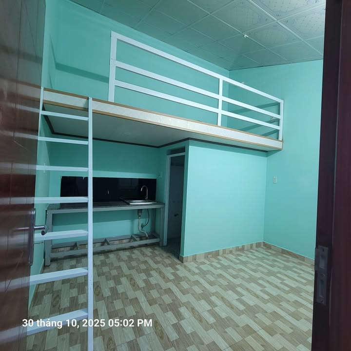 Phòng trọ gác lửng tại 15B Trần Hưng Đạo, Đà Lạt 27m² - Tiện nghi đầy đủ, giá chỉ 2.5 triệu!