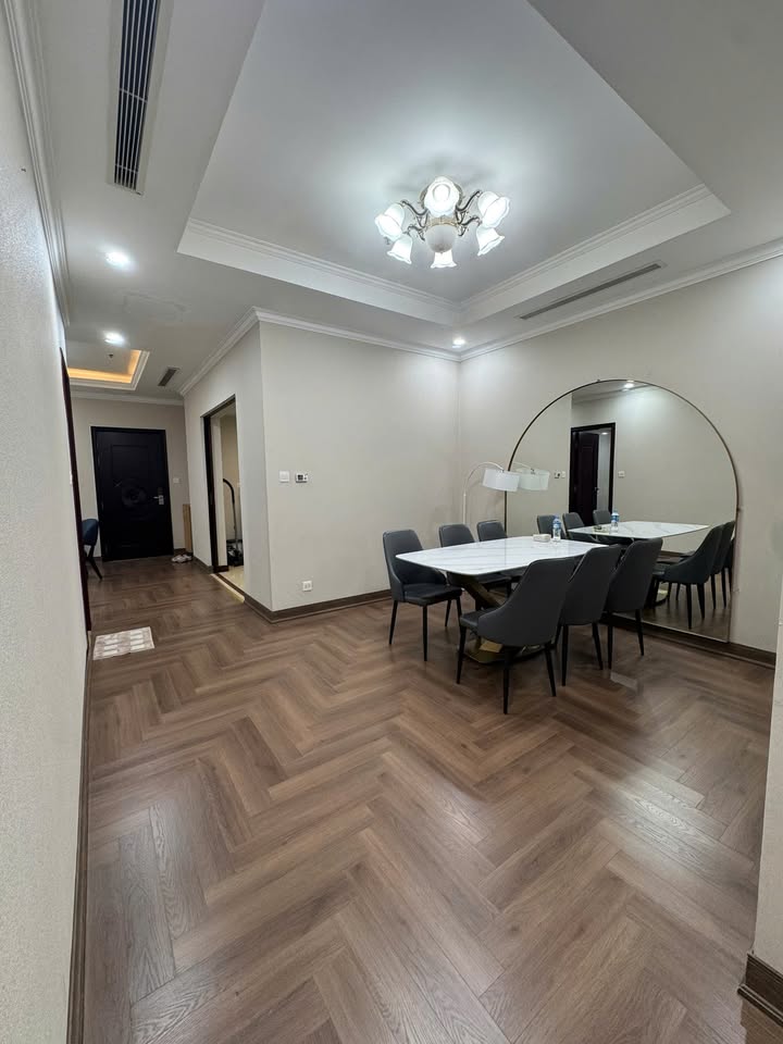 Căn hộ 2PN R5 Royal City 105m² giá 20 triệu - View đẹp, vào ở ngay!