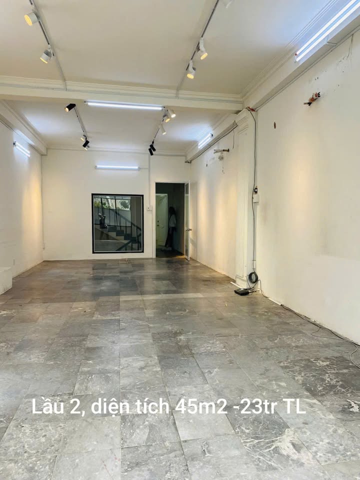 Cho thuê mặt bằng lầu 2, lầu 3 tại 32 Nguyễn Trãi, Quận 1 - Vị trí đắc địa cho kinh doanh!