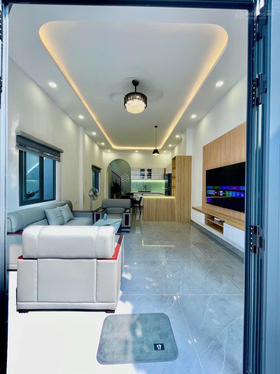 Nhà mới full nội thất 6x18m trệt lầu 3PN 3WC Gò Vấp - Giá 18 triệu còn bớt!