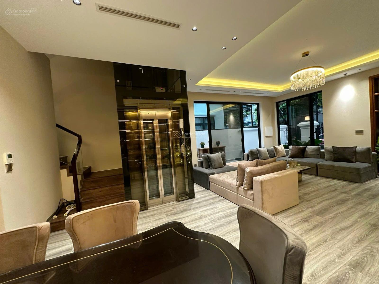 Biệt thự cho thuê 4 phòng ngủ tại Vinhomes Riverside, Long Biên, 35 triệu - Không gian sống lý tưởng!