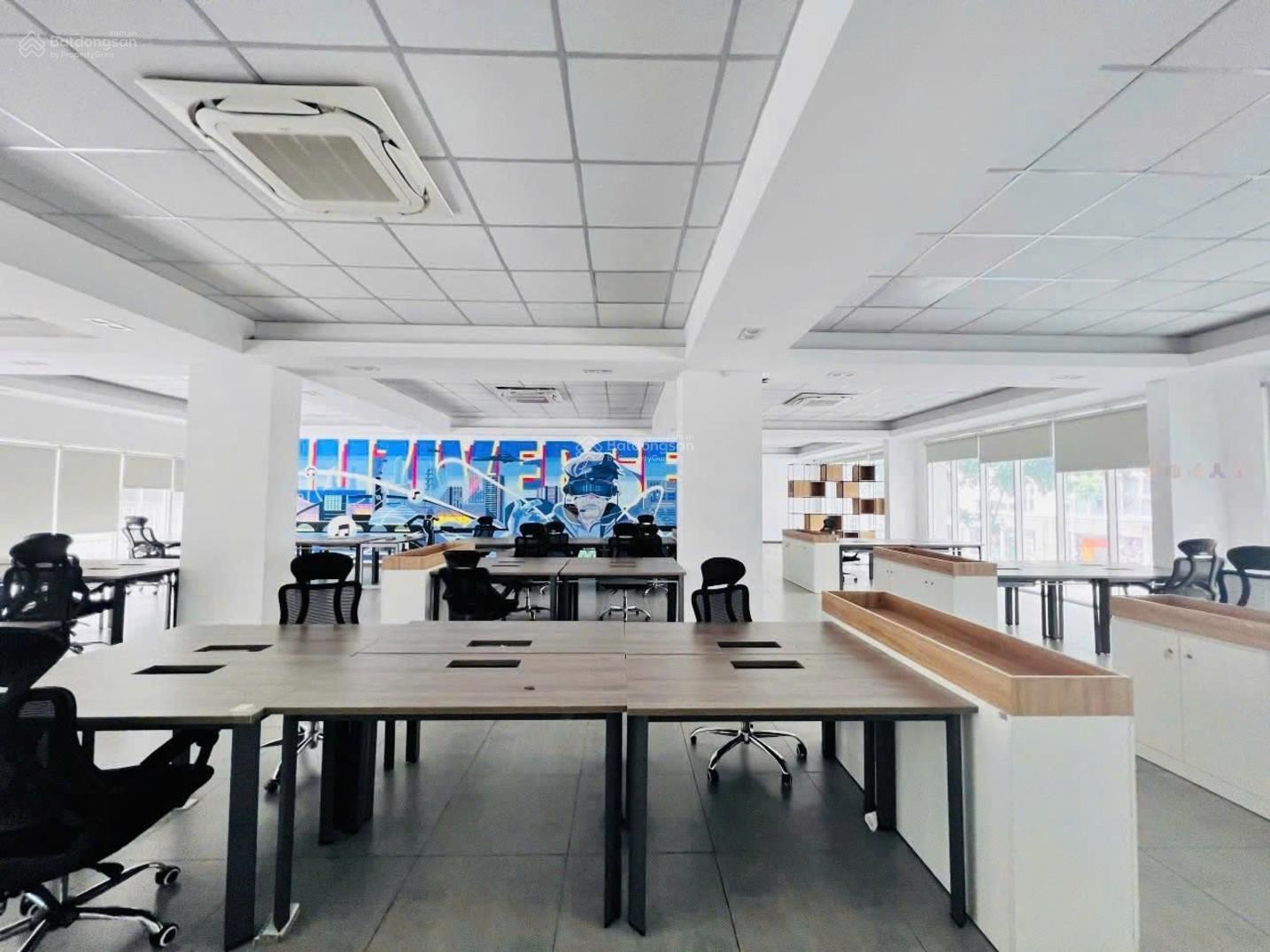 Văn phòng cho thuê tại Cầu Giấy 900m² giá 70 triệu - Full tiện nghi, sẵn sàng làm việc!