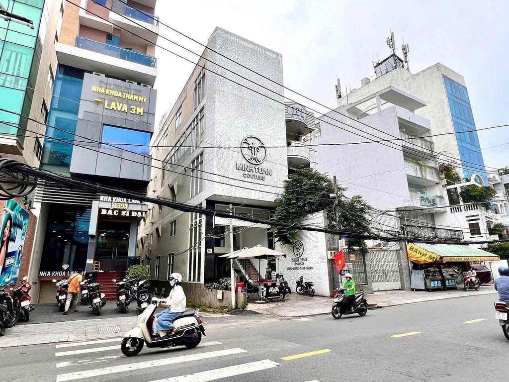 Nhà mặt tiền Nguyễn Văn Trỗi, Phú Nhuận 132m² giá 100 triệu - Vị trí đắc địa cho kinh doanh!