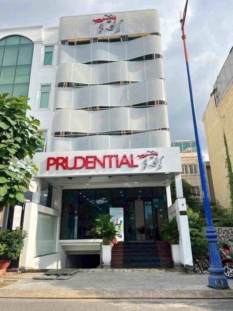 Cho thuê nhà nguyên căn mặt tiền Nguyễn Thị Minh Khai, Quận 3 - Giá chỉ 120 triệu/tháng!