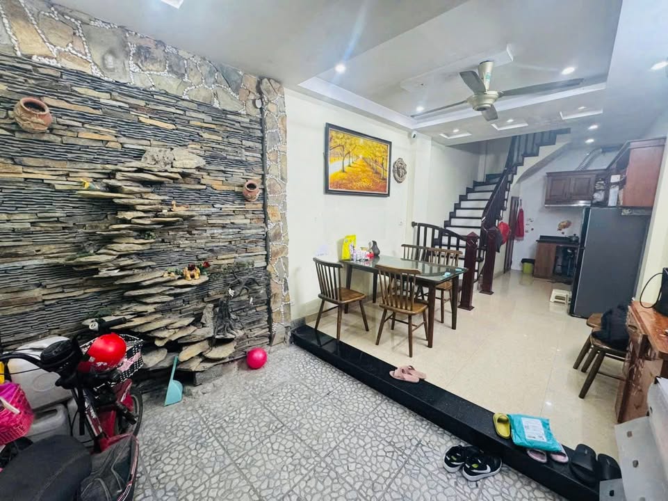 Nhà riêng 5 tầng tại Ngõ 255 Lĩnh Nam 27m² giá 6.8 tỷ - Thiết kế đẹp, chính chủ bán!