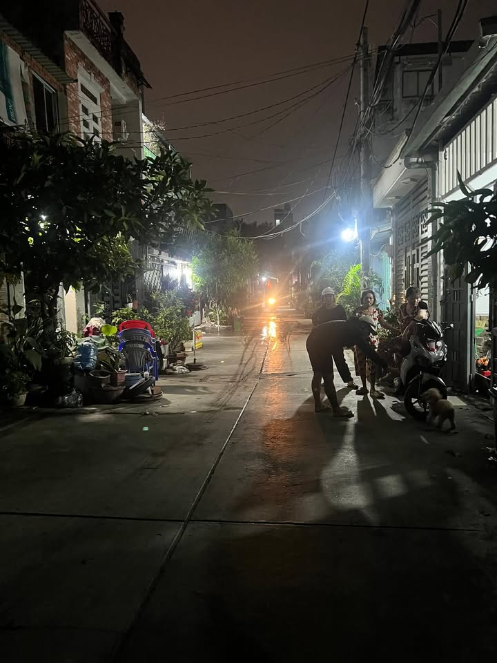 Nhà nguyên căn cho thuê hẻm Chiến Lược, Bình Trị Đông 80m² giá 8 triệu - Phù hợp cho gia đình và văn phòng!