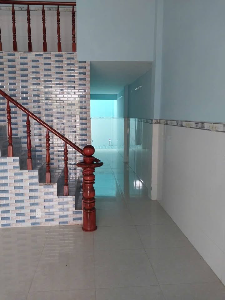 Nhà cho thuê tại phường Uyên Hưng, 3 phòng ngủ, giá 5 triệu - Gần trường học và chợ!