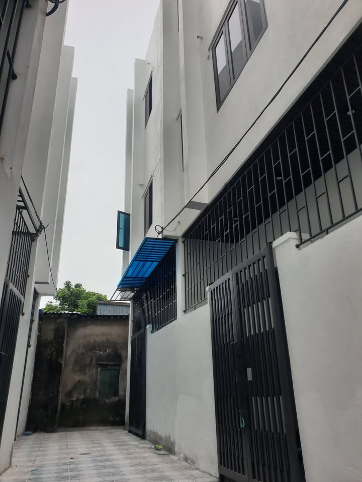 Nhà 3 tầng hướng Đông tại ngõ đường Điện Biên, Nam Định 47m² - Thiết kế hiện đại, giá chỉ 1.88 tỷ!