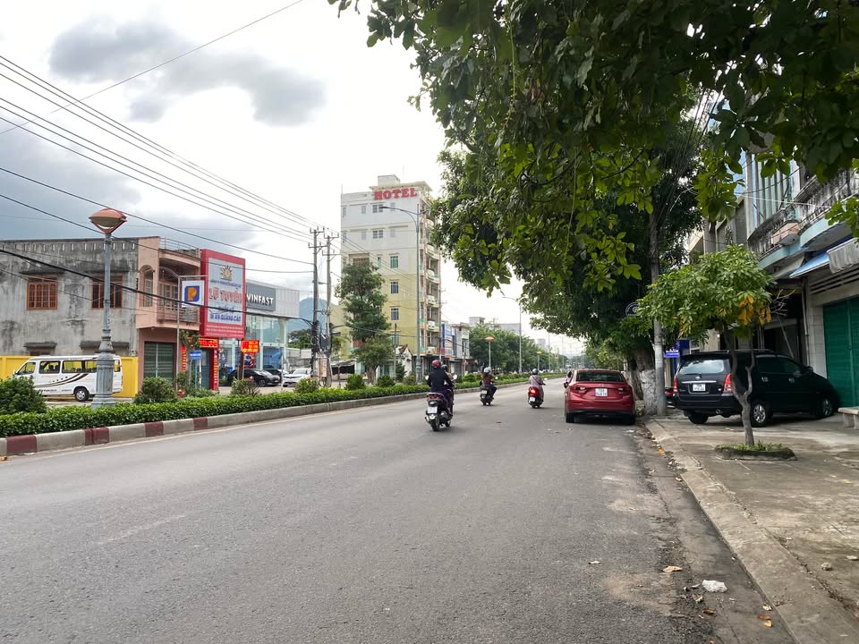 Nhà mặt tiền Nguyễn Tất Thành, Tuy Hòa 42m² giá 3.25 tỷ - Vị trí đẹp kinh doanh