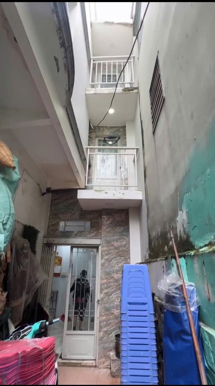 Nhà cho thuê đường Hải Thượng Lãn Ông, Quận 5, 24m² - Nhà mới xây, giá chỉ 8 triệu!