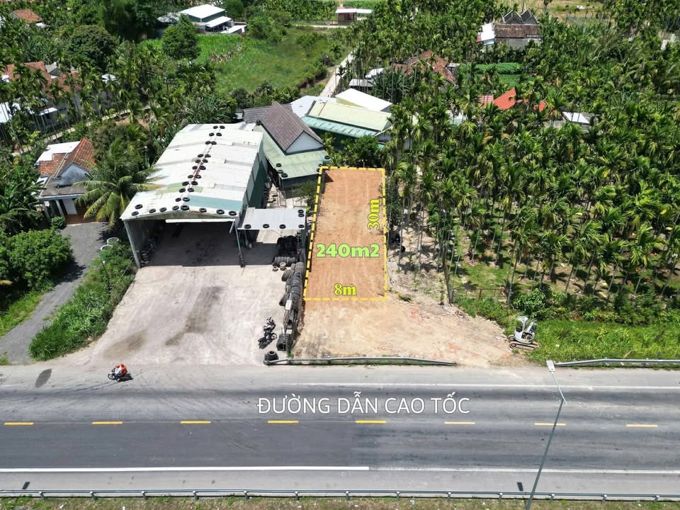 Lô Đất Mặt Tiền Đường Dẫn Cao Tốc QN - ĐN 240m² - Vị trí chiến lược cho đầu tư!