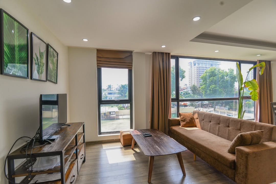 Căn hộ 2 phòng ngủ cho thuê tại Đặng Thai Mai, Tây Hồ 90m² giá 20 triệu - Sẵn sàng vào ở!