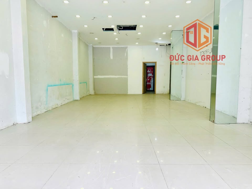 Nhà mặt tiền Phạm Văn Thuận, 110m² giá 45 triệu - Vị trí đắc địa gần Vincom!