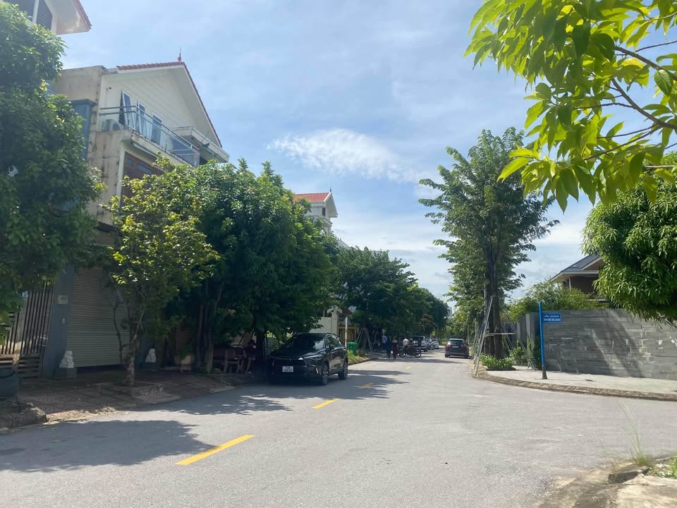 Bán gấp lô biệt thự 2 mặt tiền khu Coopmart Đồng Hới 587m² - Vị trí đắc địa!