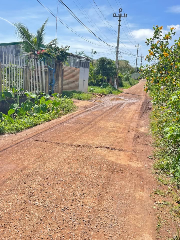 Đất nền Pơng Drang, Buôn Hồ 170m² giá 1 tỷ - Khu dân cư sầm uất!