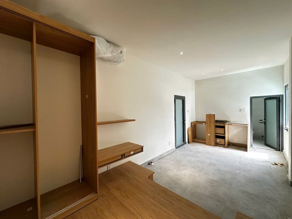 Cho thuê nhà 14 phòng tại Lạc Long Quân, Tân Bình - Nội thất hiện đại, giá thỏa thuận!