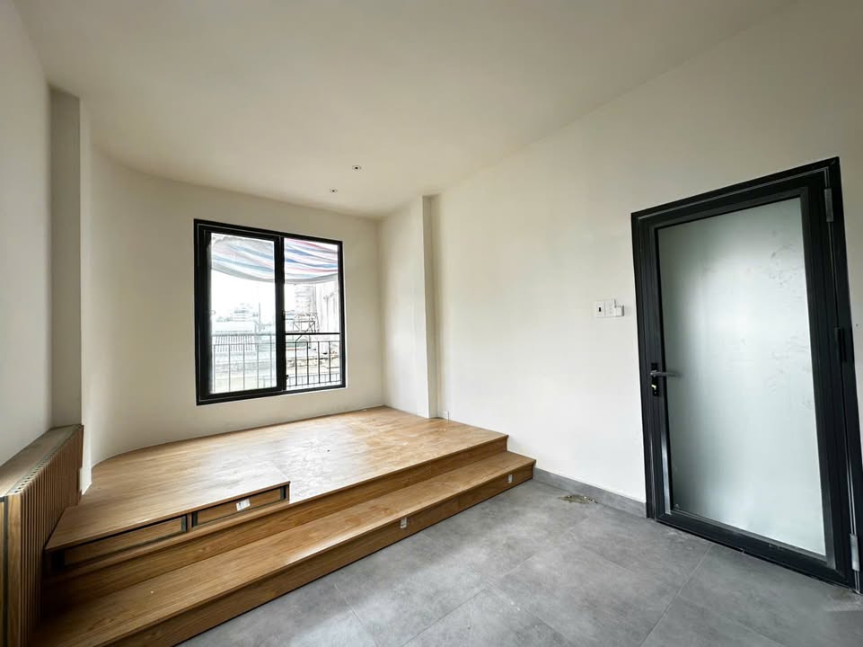 Căn hộ cho thuê 737 Lạc Long Quân, 14 phòng mới - Nội thất hiện đại, giá thỏa thuận!