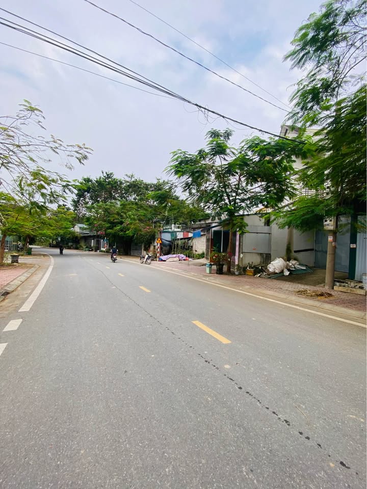 Bán nhà 3 tầng Ỷ La, 85m² giá 3 tỷ - Khu dân cư đông đúc, tiện ích đầy đủ!