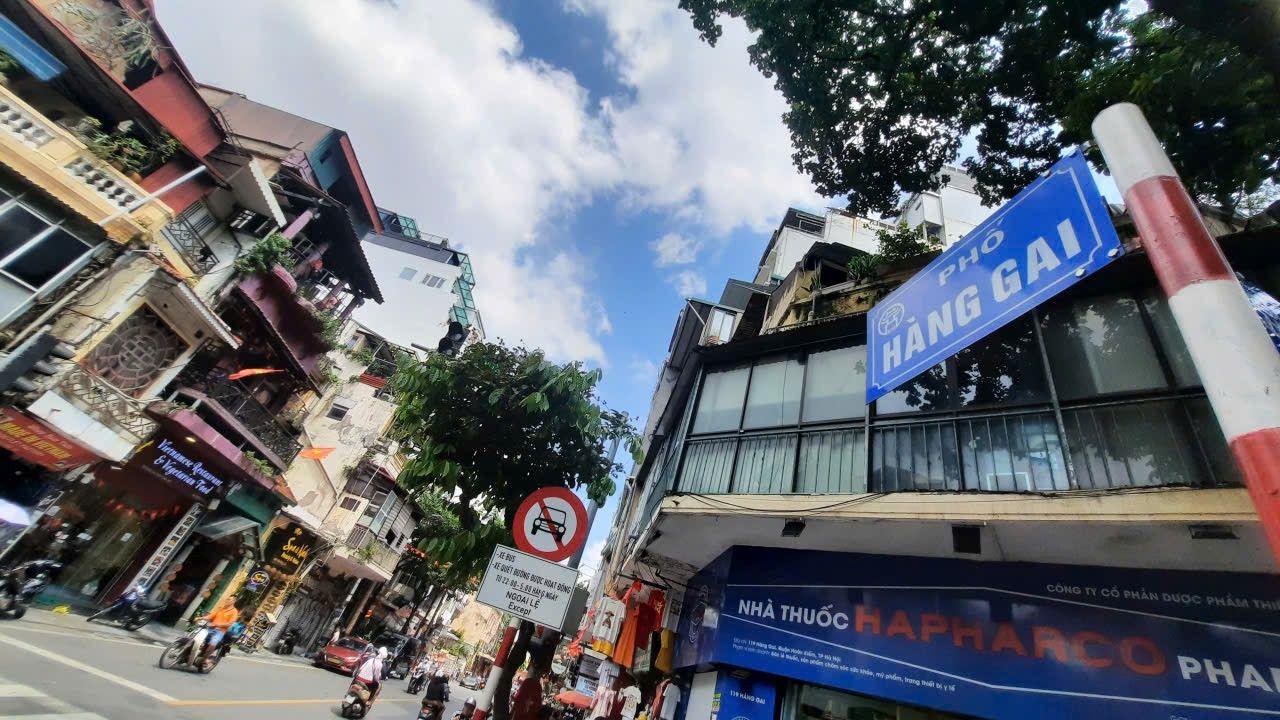 Nhà mặt phố Hàng Gai 217m² giá 358 tỷ - Vị trí kim cương gần Hồ Gươm!