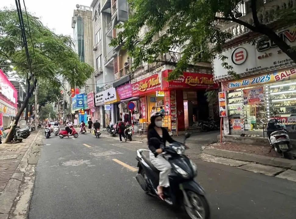 Mặt bằng kinh doanh Đội Cấn, Ba Đình 60m² giá 15 triệu - Thích hợp làm hàng ăn!