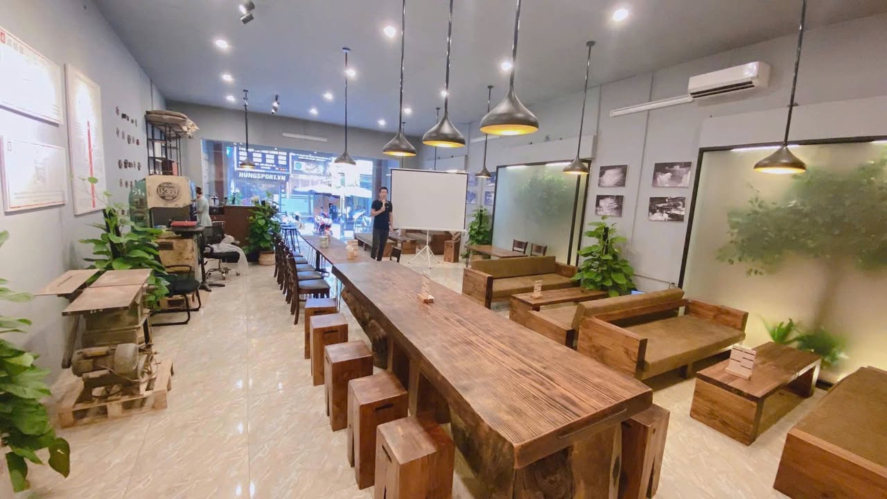 Mặt bằng kinh doanh cho thuê tại Nguyễn Chí Thanh, Đống Đa 100m² - Đường rộng ô tô tránh