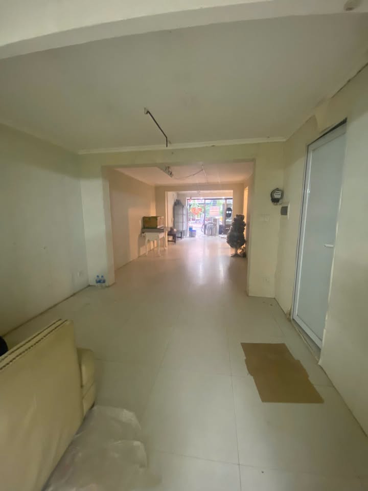 Mặt bằng kinh doanh cho thuê tại Tập thể Giảng Võ 70m² giá 15 triệu - Đường rộng ô tô tránh!