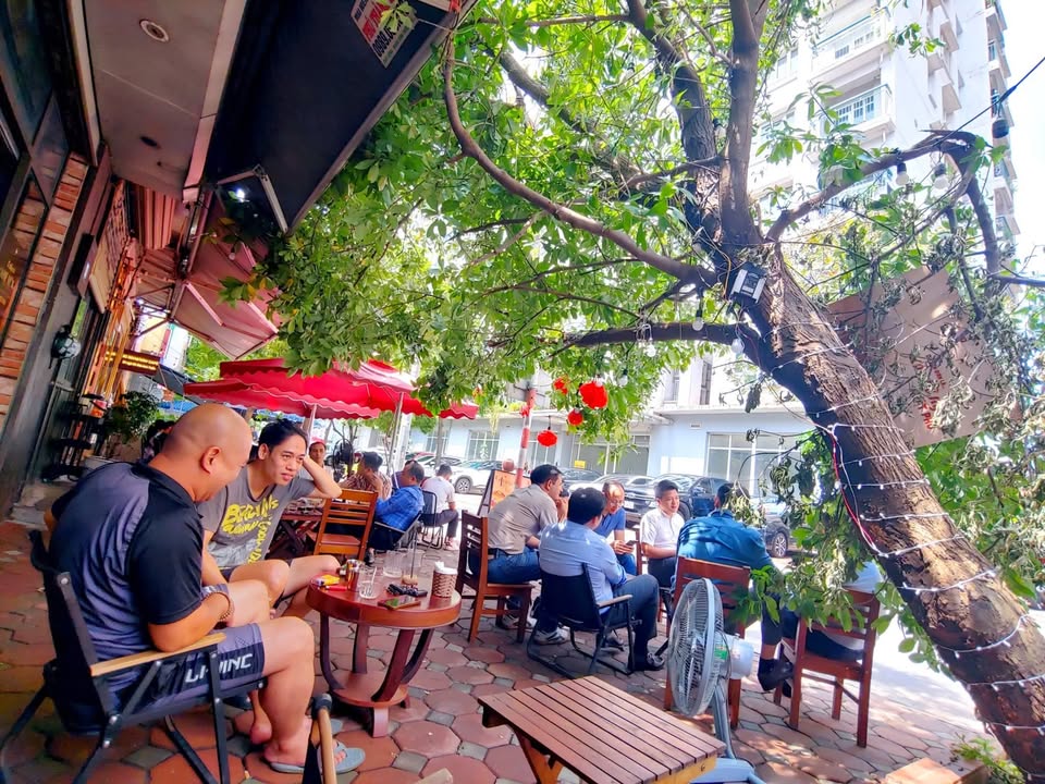 FrontHouse cho thuê tại Hoàng Cầu, Đống Đa 70m² giá chỉ 20 triệu - Mặt tiền lô góc đắc địa!