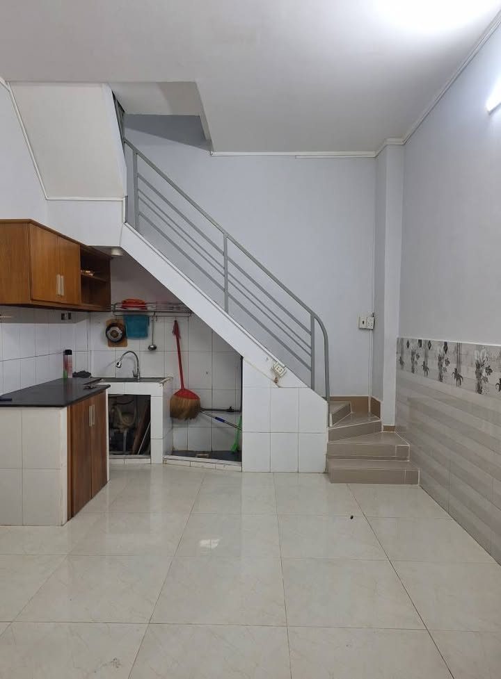 Nhà bán đường Bà Hạt, Q10, 16m² giá 2.25 tỷ - Sổ hồng chính chủ, an ninh cao!