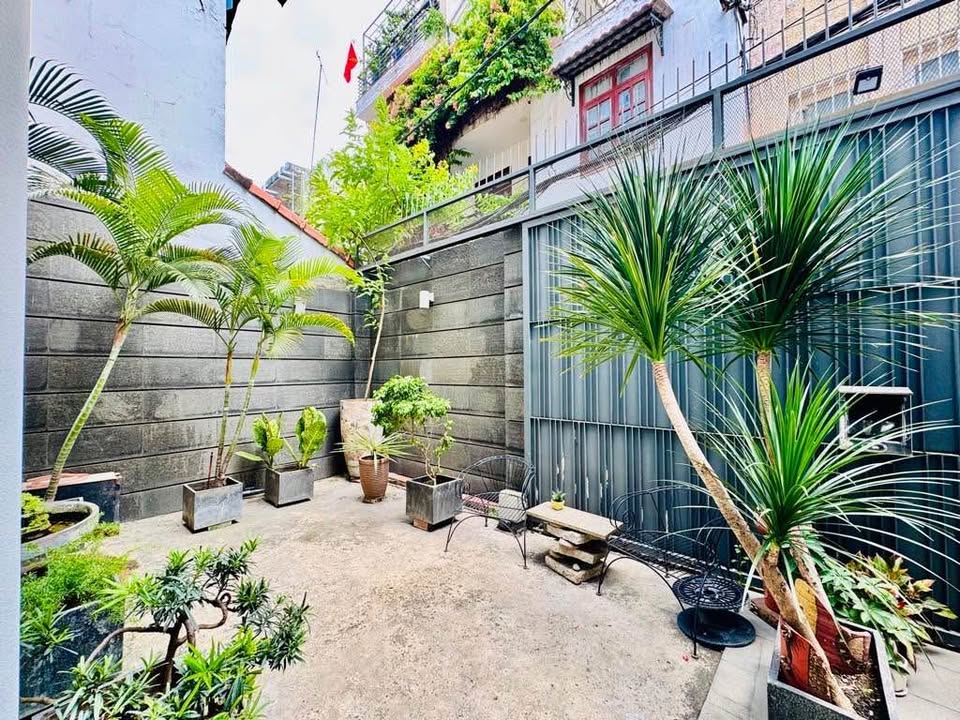 Nhà phố Bình Trị Đông 60m² giá 4.9 tỷ - Hẻm xe hơi 5m, đúc 2 tầng BTCT!