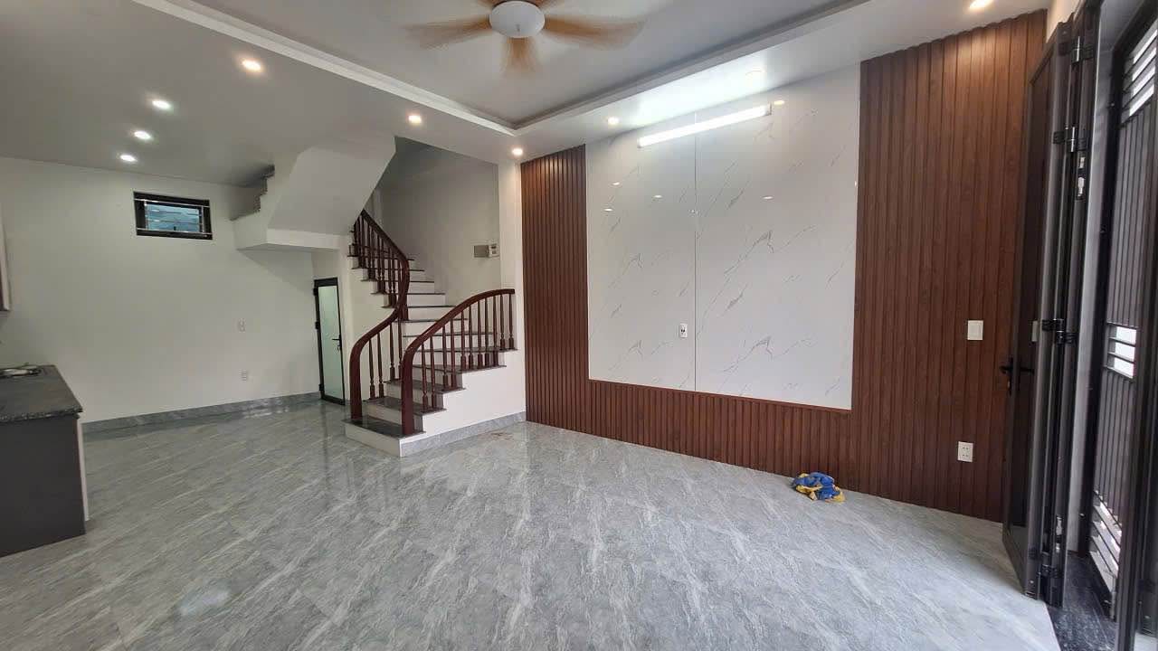 Nhà 3 tầng mới ngõ Tô Hiến Thành, TP. Nam Định 46m² giá 1 tỷ - Thiết kế hiện đại, tiện nghi đầy đủ!