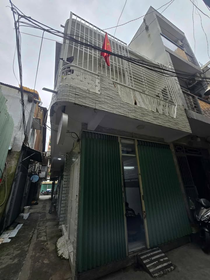 Nhà góc 2 mặt tiền đường Cao Đạt, Quận 5 - 21.8m² giá chỉ 5.5 tỷ - Cơ hội đầu tư hấp dẫn!