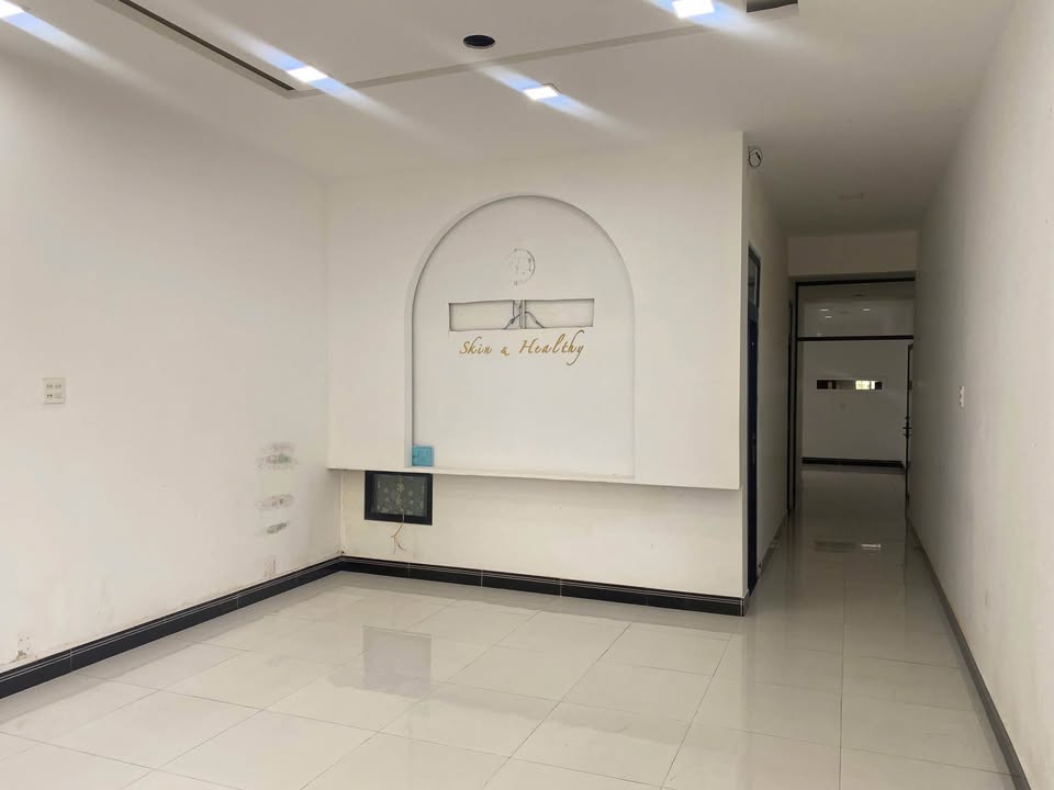 Nhà nguyên căn cho thuê mặt tiền đường Nguyễn Chí Thanh, Tuy Hòa 165m² - Giá chỉ 8,5 triệu!