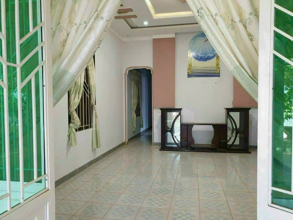 Nhà góc 2 mặt tiền đường Nguyễn Văn Cừ, 300m² giá 4.5 tỷ - Cơ hội đầu tư vàng!