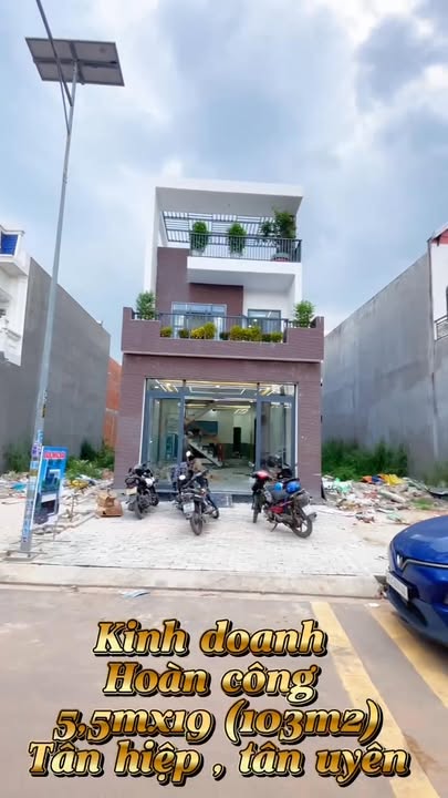 Nhà 1 trệt 1 lầu Tân Hiệp, Tân Uyên 104.5m² giá 4.5 tỷ - Full nội thất, chính chủ!