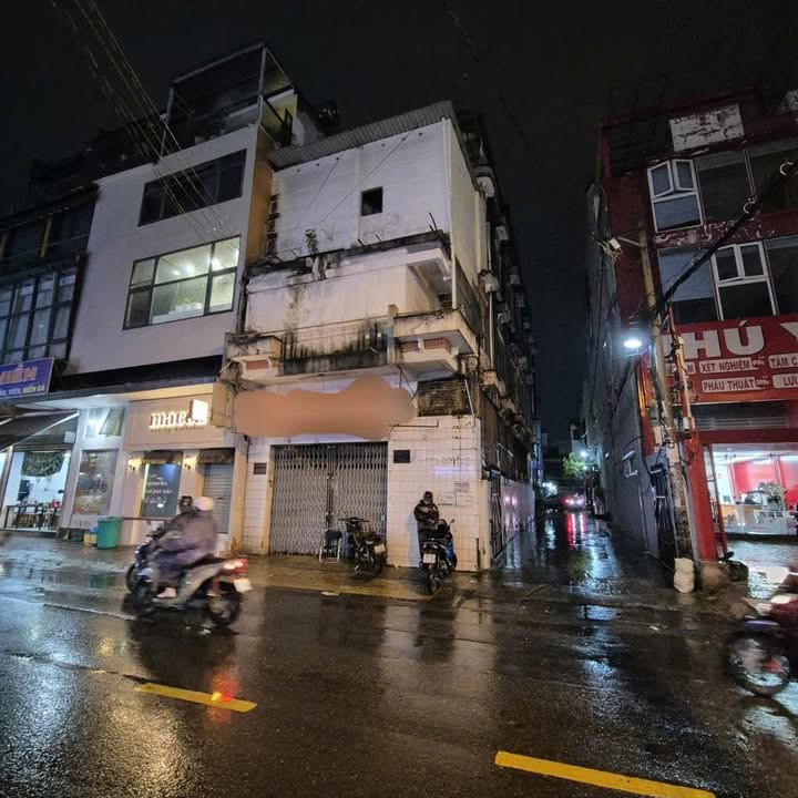 Nhà mặt tiền đường Phan Văn Trị, quận Bình Thạnh 136m² chỉ 30 tỷ - Giá tốt cho khách mua nhanh!