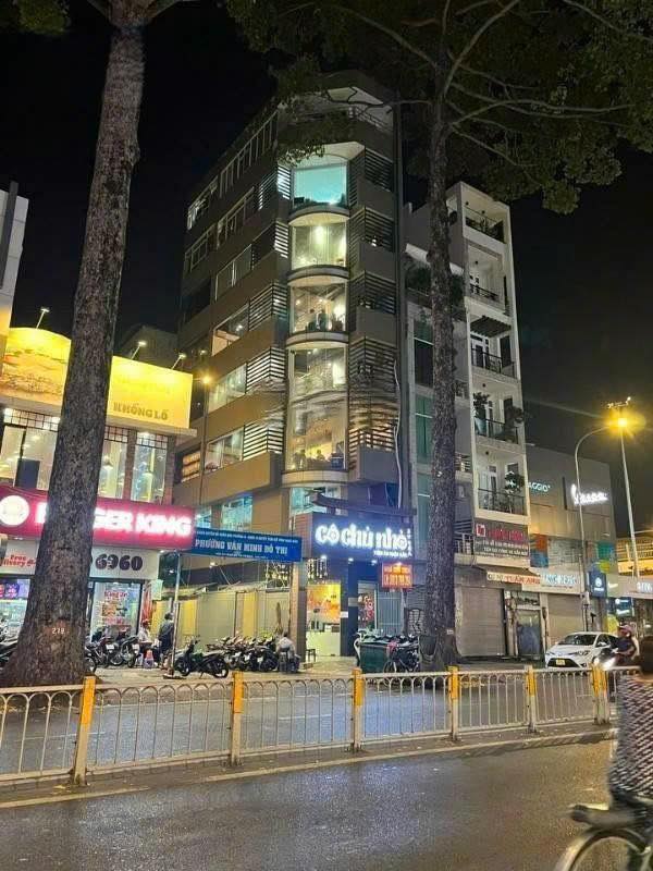 Nhà góc 2 mặt tiền Nguyễn Tri Phương, Quận 10 - Cho thuê 150 triệu/tháng