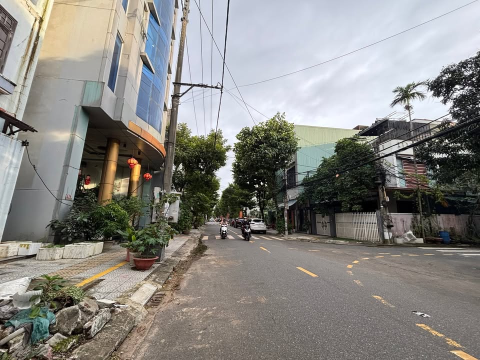 Nhà mặt tiền Dũng Sỹ Thanh Khê 175m² giá 15.5 tỷ - Sát biển và trường Cao đẳng FPT!