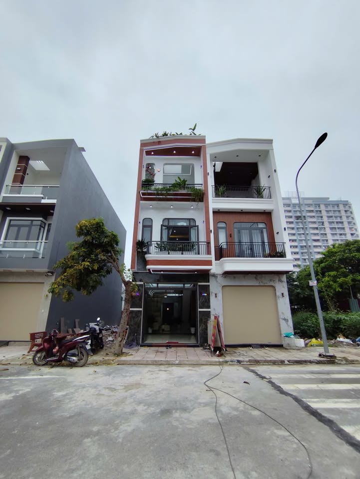 Nhà phố 1 trệt 2 lầu KDC Lê Phong 3, 64m² giá 4.6 tỷ - Full nội thất cao cấp!