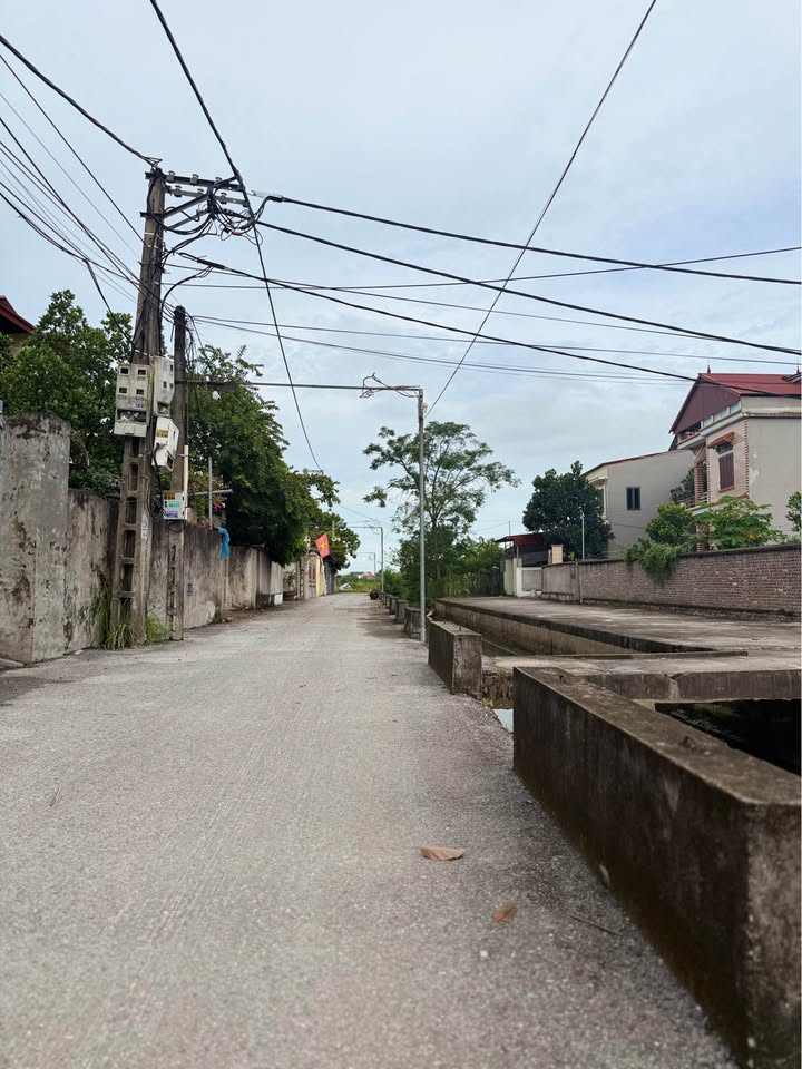 Đất thổ cư Ninh Xá 112m² giá 2 tỷ - Hướng Nam mát mẻ, gần dòng nước