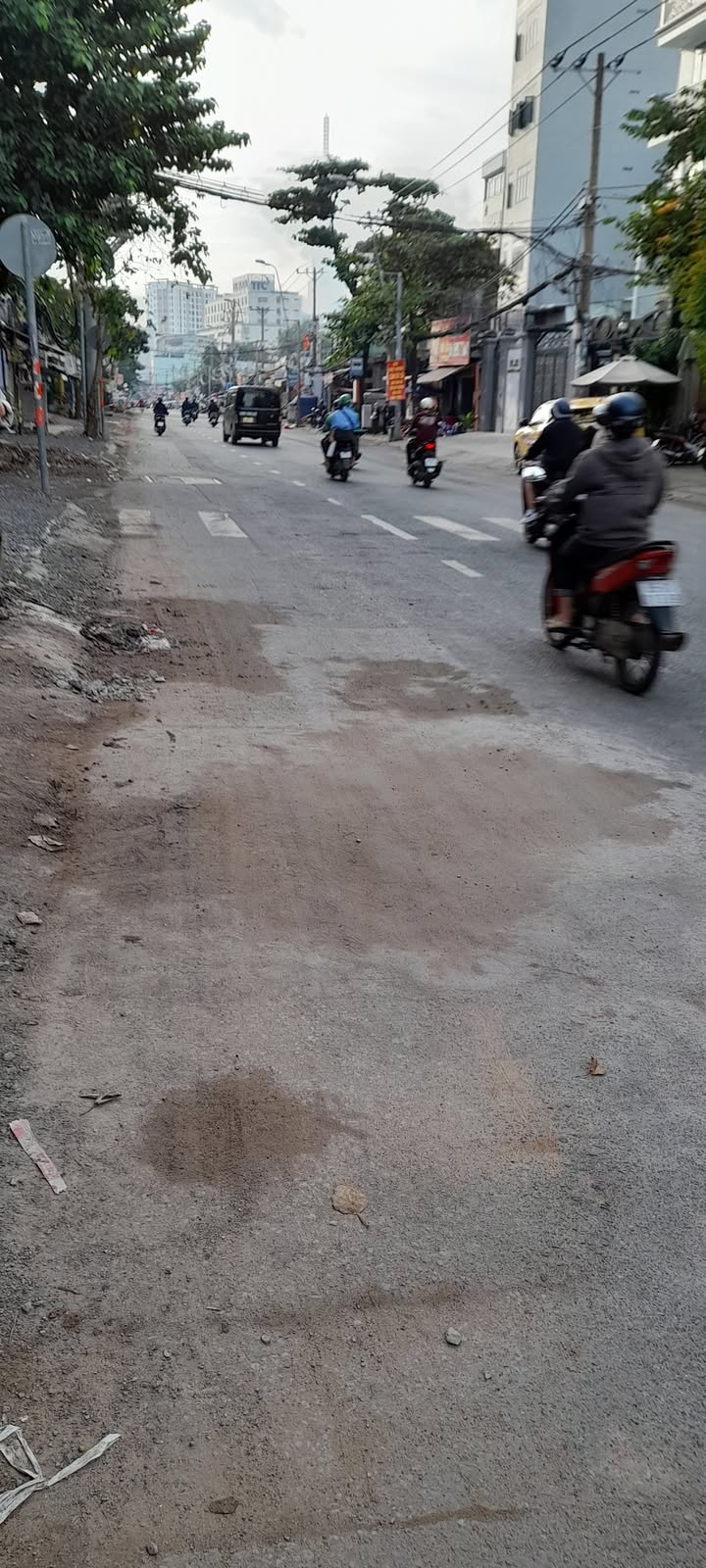 Nhà mặt tiền đường Nguyễn Xí Bình Thạnh 50m² giá chỉ 7.6 tỷ - Kinh doanh sầm uất!