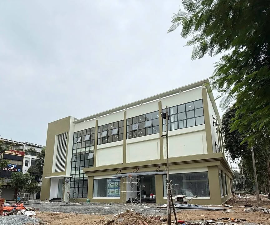 Cho thuê mặt bằng tầng 1 Lê Nin 820m² giá 55 triệu - Vị trí đắc địa gần Bệnh viện Quốc tế!